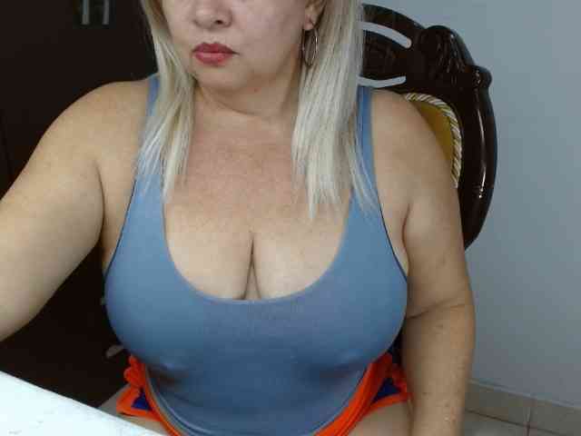 LolytaWOMAN webcam