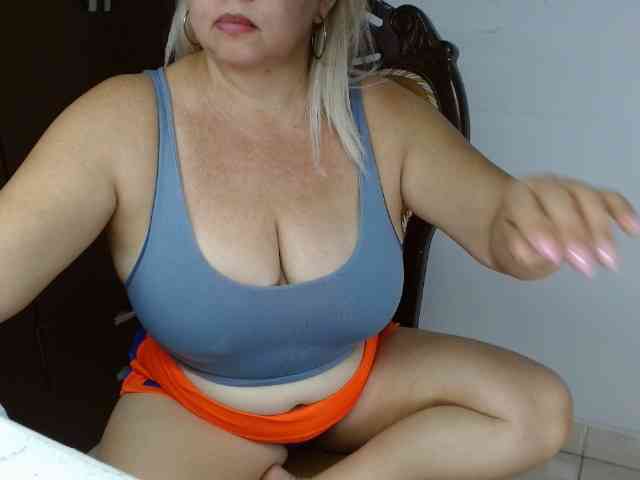 LolytaWOMAN webcam