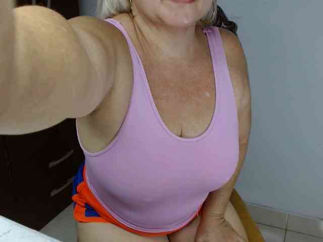 LolytaWOMAN webcam
