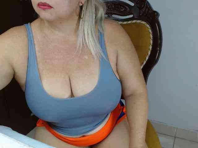 LolytaWOMAN webcam