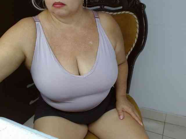 LolytaWOMAN webcam