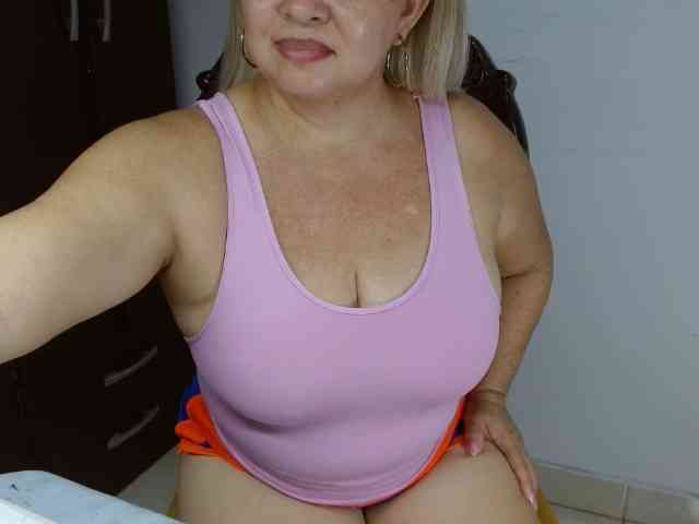 LolytaWOMAN webcam