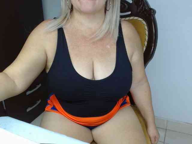 LolytaWOMAN webcam