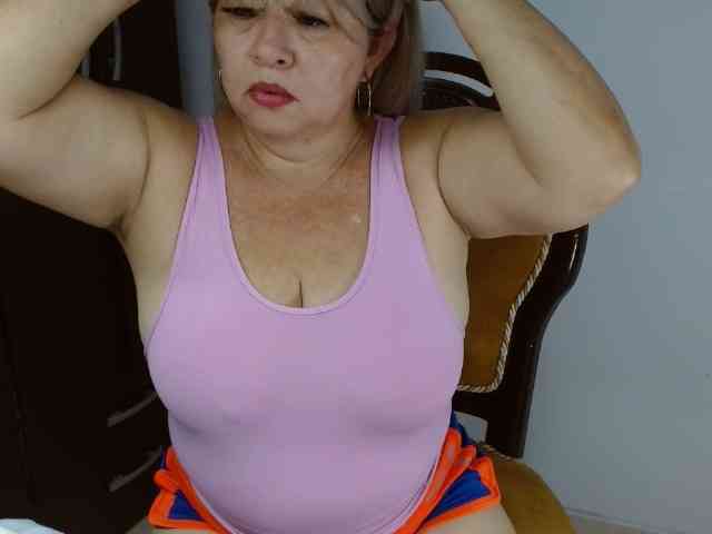 LolytaWOMAN webcam