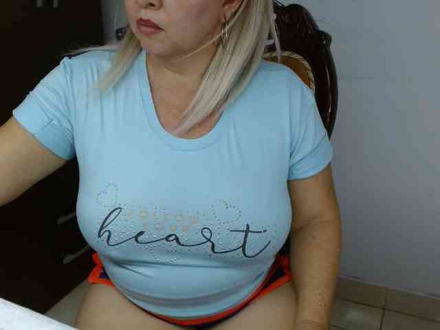 LolytaWOMAN webcam