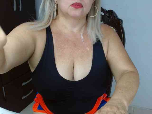 LolytaWOMAN webcam