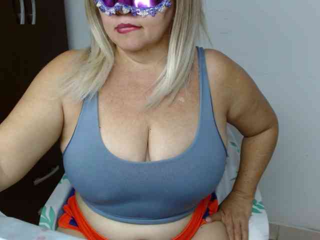 LolytaWOMAN webcam