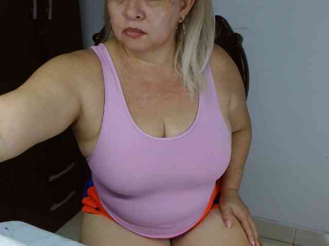 LolytaWOMAN webcam