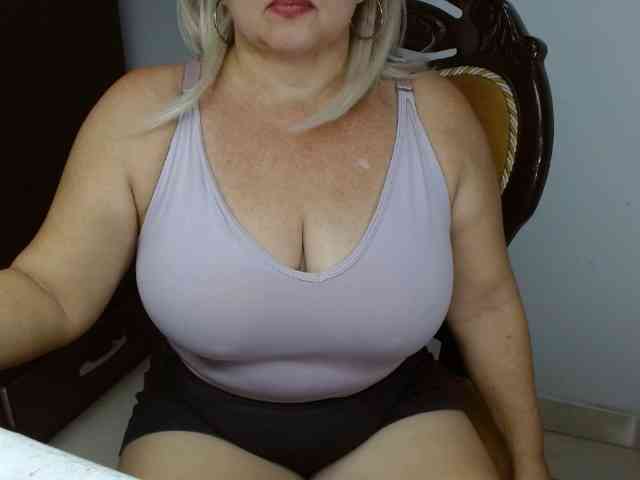 LolytaWOMAN webcam