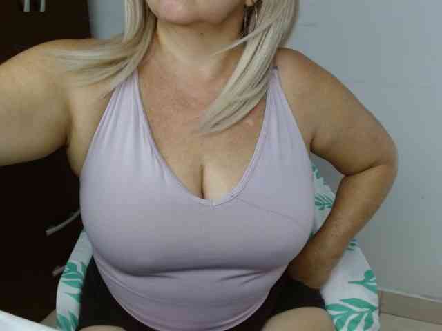 LolytaWOMAN webcam