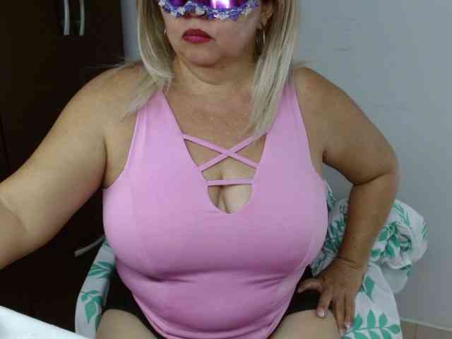 LolytaWOMAN webcam