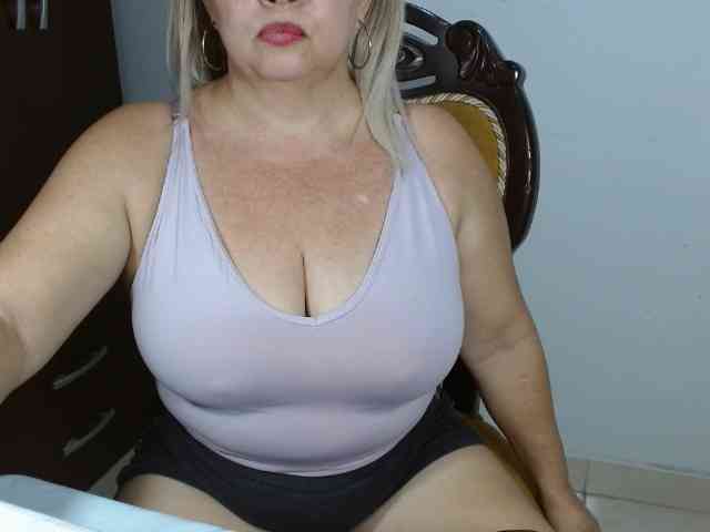 LolytaWOMAN webcam