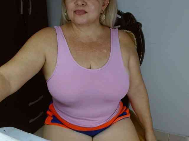 LolytaWOMAN webcam