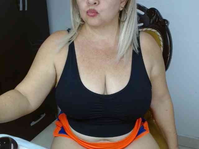 LolytaWOMAN webcam
