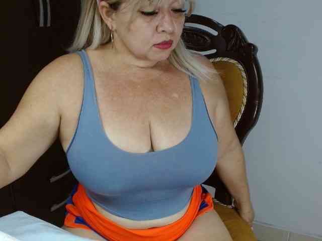 LolytaWOMAN webcam