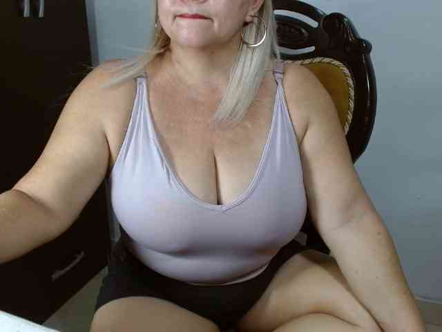 LolytaWOMAN webcam