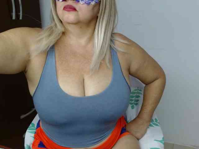 LolytaWOMAN webcam