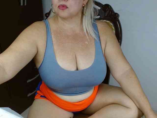 LolytaWOMAN webcam