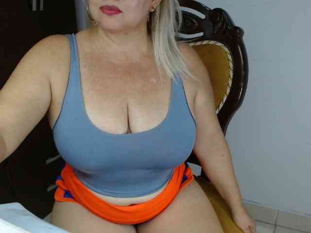 LolytaWOMAN webcam