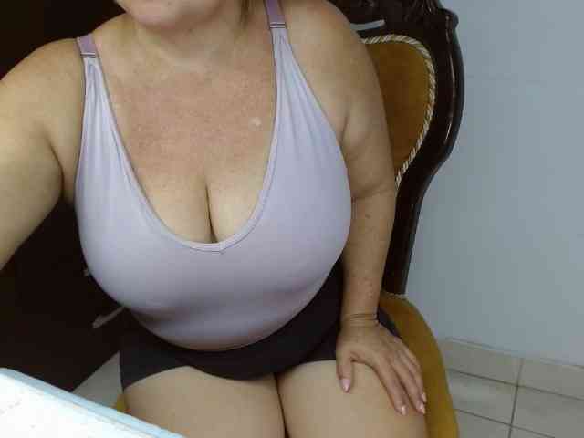 LolytaWOMAN webcam