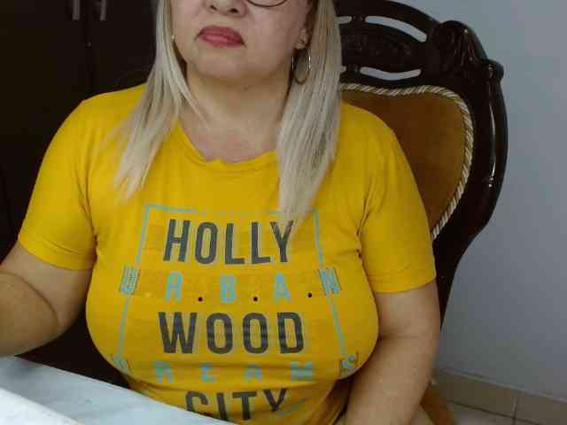 LolytaWOMAN webcam