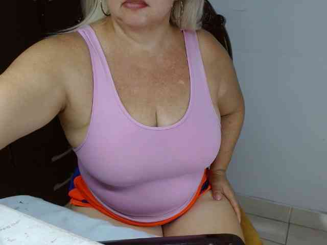 LolytaWOMAN webcam