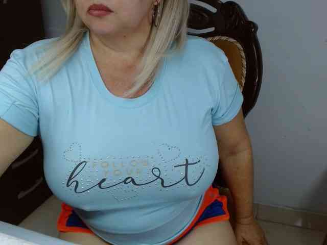 LolytaWOMAN webcam