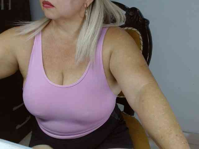 LolytaWOMAN webcam