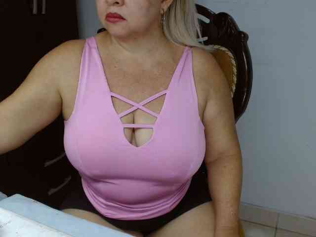 LolytaWOMAN webcam