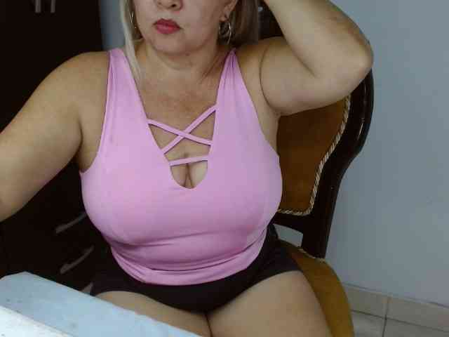 LolytaWOMAN webcam