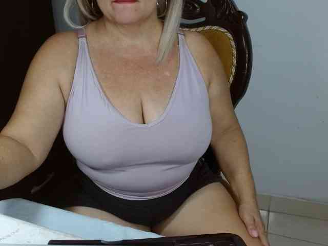 LolytaWOMAN webcam