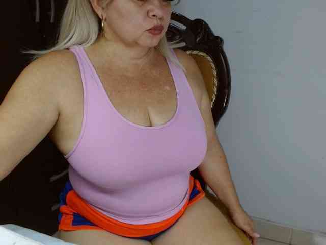 LolytaWOMAN webcam