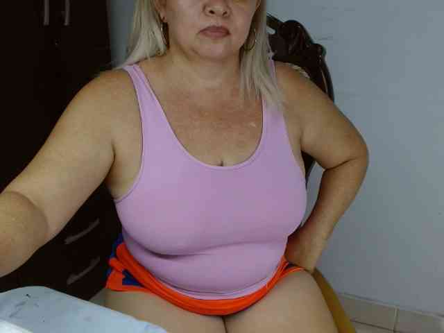 LolytaWOMAN webcam
