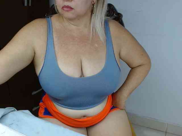 LolytaWOMAN webcam