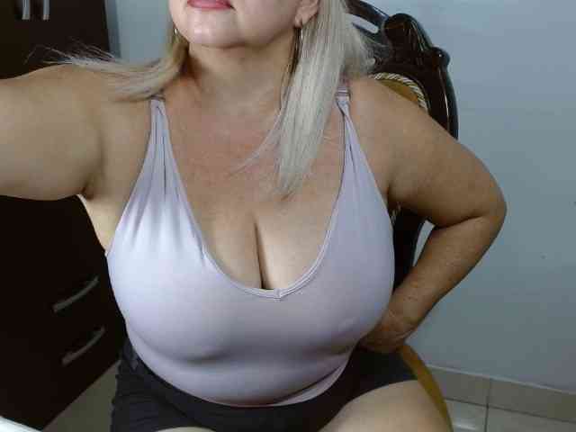 LolytaWOMAN webcam