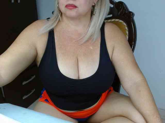 LolytaWOMAN webcam
