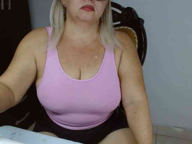 LolytaWOMAN webcam
