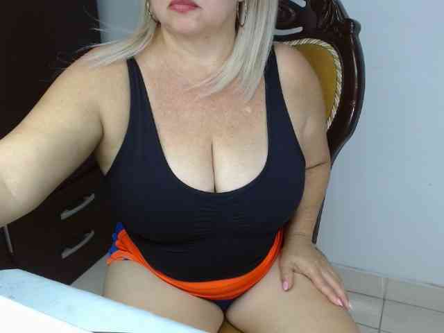 LolytaWOMAN webcam