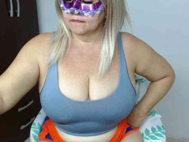 LolytaWOMAN webcam