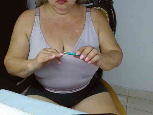 LolytaWOMAN webcam