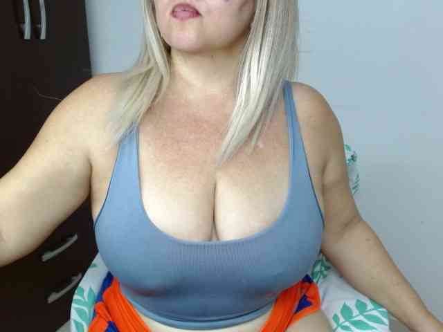 LolytaWOMAN webcam