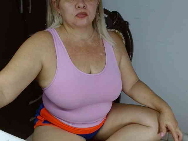 LolytaWOMAN webcam