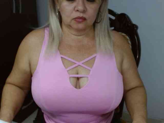 LolytaWOMAN webcam