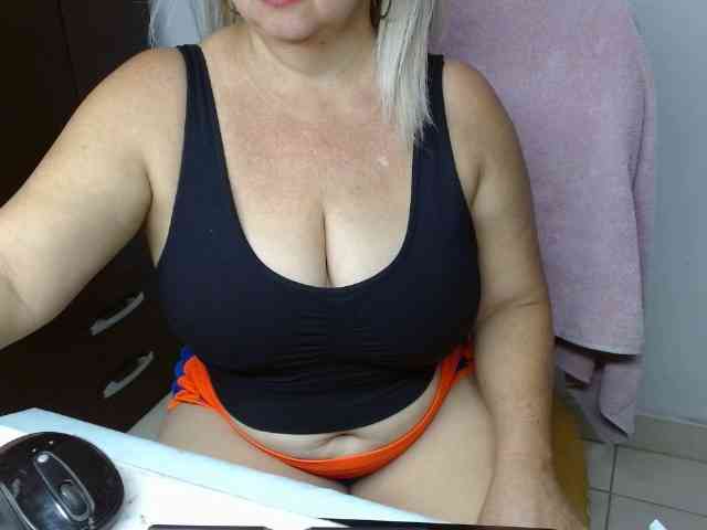 LolytaWOMAN webcam