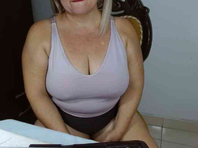 LolytaWOMAN webcam