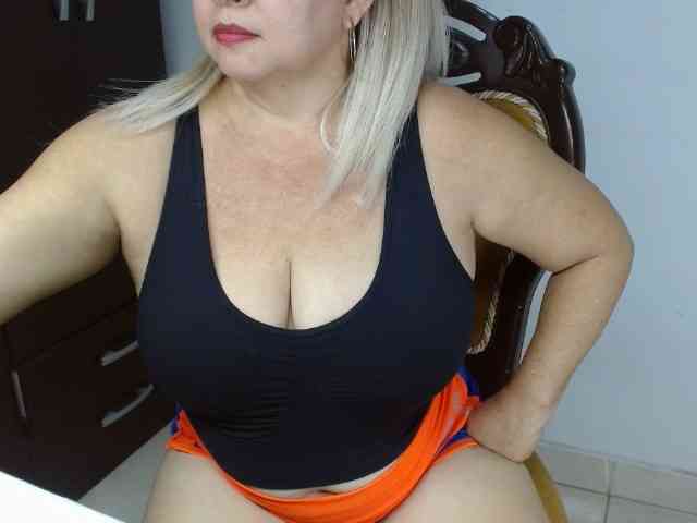 LolytaWOMAN webcam