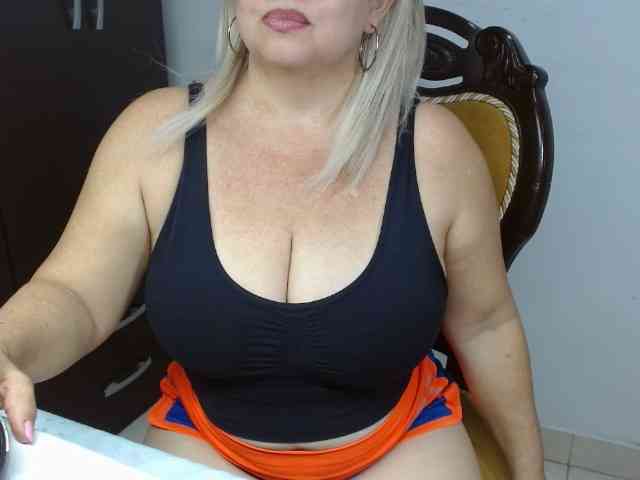 LolytaWOMAN webcam