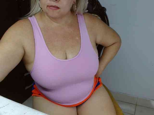 LolytaWOMAN webcam