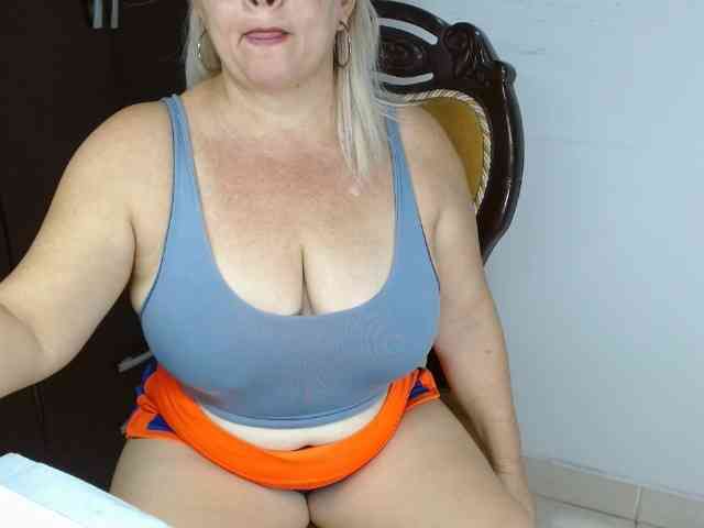 LolytaWOMAN webcam