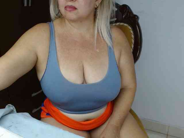 LolytaWOMAN webcam